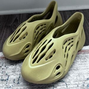 Adidas Yeezy Foam Runner Size 6